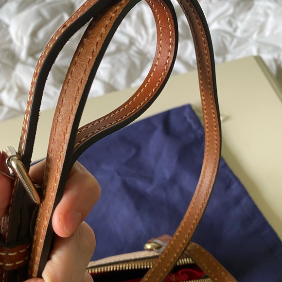 Dooney & Bourke light beige or cream color crossbody bag - Picture 5 of 6